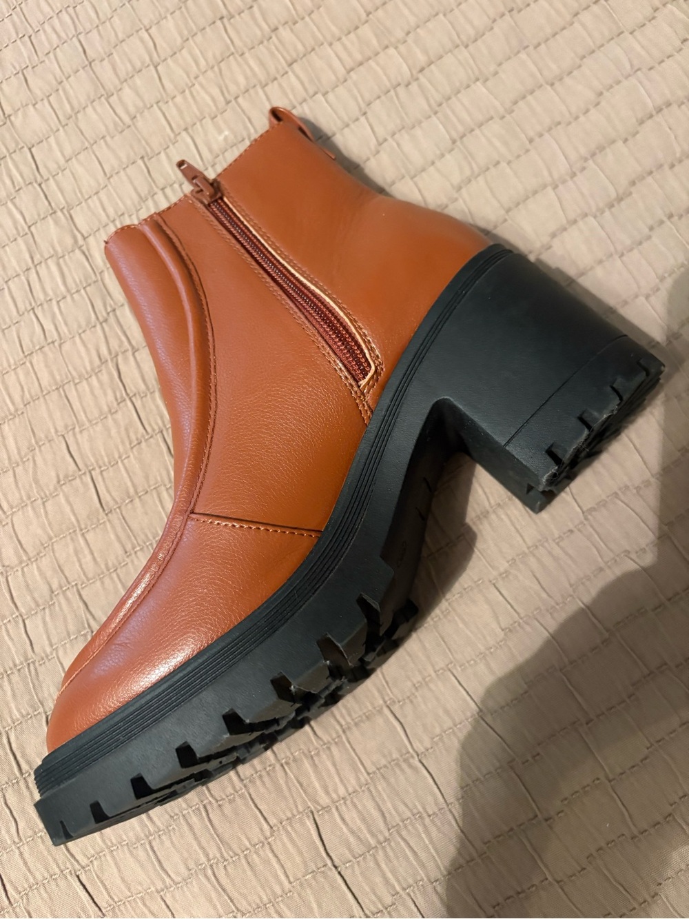 SO Women’s Chukka Boots in Tan Brown - Picture 2 of 5